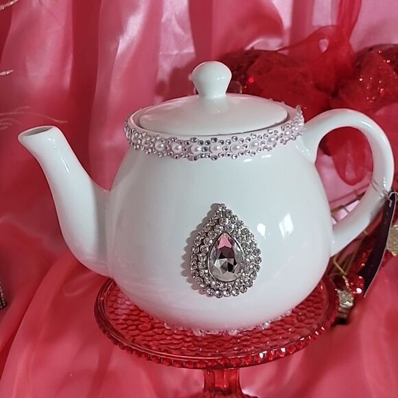 CRYSTALLINE  Beautiful White {Glass Teapot} Kitchen Home Decor!  1766 - Picture 1 of 5
